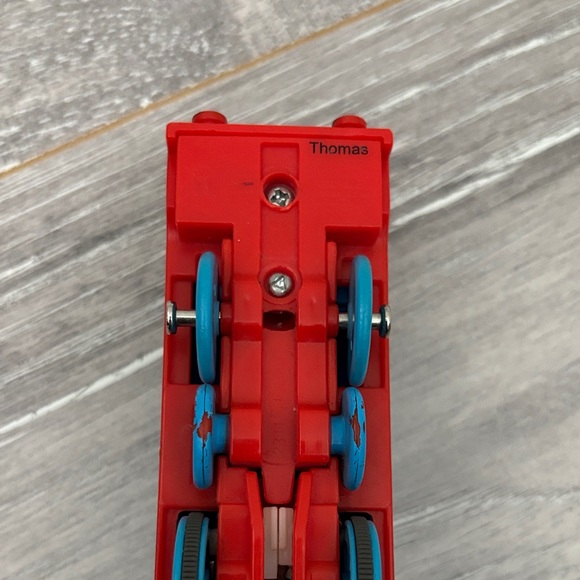 Motorized Trackmaster Thomas - Not Working - Picture 7 of 9